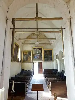 Le nef de l'église, vue vers l'ouest