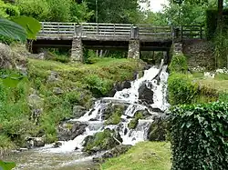 Cascade du ruisseau des Belles-Dames, à la papeterie de Vaux.