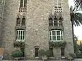 La façade et les fenêtres.