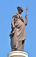Statue représentant Bellone, au sommet du monument des Braves à Québec, vers 1860