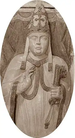 Statue d'un homme.