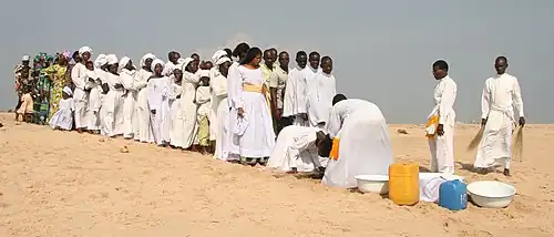 Cérémonie de baptême à Cotonou(Église du christianisme céleste).