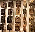 Bronzes provenant de Benin City présentés au British Museum.