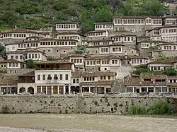 « Ville aux mille fenêtres »