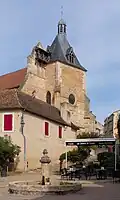 La place Pélissière et l’église Saint-Jacques.
