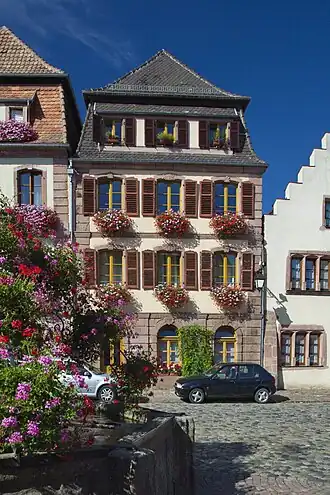 Maison, 8 place du Docteur Pierre-Walter (XVIIIe).