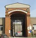 Portail historique de l'hôpital municipal de Friedrichshain&nbsp;(de).