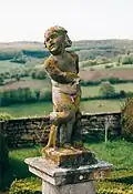 L'une des statues du jardin du château.