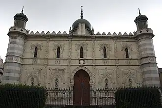 Vue générale de l'édifice.