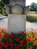 Le socle de la croix