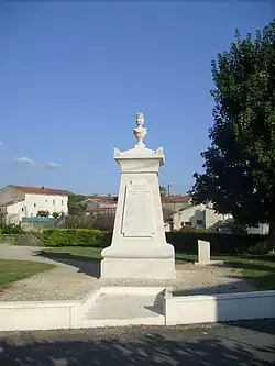 Monuments aux morts.