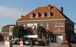 Maison communale.