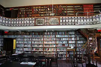 La bibliothèque.