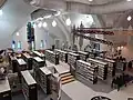 Vue sur le chœur depuis la section des adolescents à la mezzanine. On y voit la section pour les jeunes..
