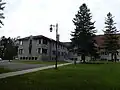 Vue sur les bureaux administratifs de la bibliothèque.