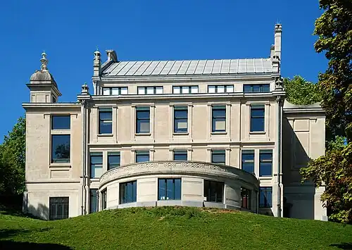 La façade sud-est.