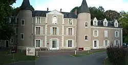 Le château de Bierville.