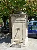 Fontaine sur la place de l'église (sept.&nbsp;2009).