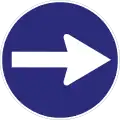 Obligation de tourner à droite avant le panneau (1956–1992)