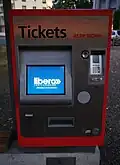 Un distributeur de tickets.