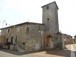 La porte de ville.