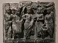 Naissance de Siddhartha Gautama. Gandhara, période Koushan, IIe&nbsp;siècle. Pierre, H. 16 x L. 19,7&nbsp;cm. Met.