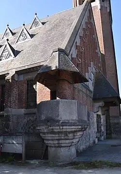 La chaire extérieure.