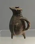 Céramique noire de type he, couvercle en forme d'oiseau. Liangzhu. Musée de Shanghai