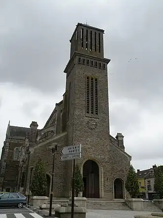 Vue générale de l'édifice.