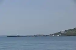 Le quai du traversier de Blanc-Sablon s'avance dans la baie