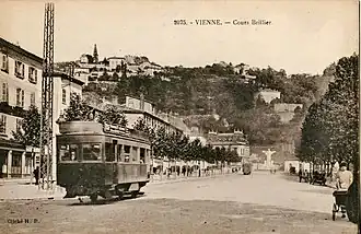 Autorail Berliet assurant la desserte d'Estressin à Vienne, Cours Brillier.