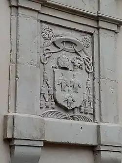 Blason de Monseigneur Tuboeuf, ancien évêque de Castres à l'origine de la construction du palais de l'Évêché au XVIIe siècle.