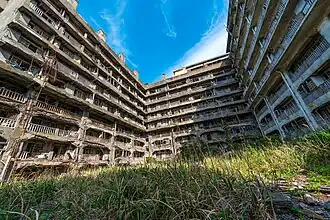 Vue de bâtiments délabrés en 2012.