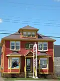 Le 3375 rue Principale, un exemple du style Foursquare bâti en 1945.