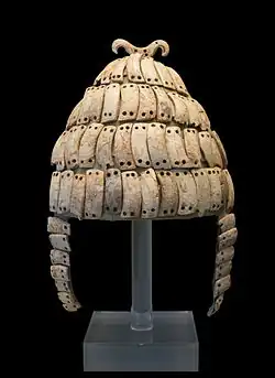 Casque en défenses de sanglier retrouvé dans une tombe de Mycènes, HR III.