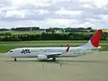 Boeing 737 de JAL Express à l'aéroport de Memanbetsu.