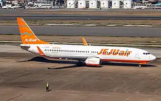 Le Boeing 737-800 impliqué dans l'accident (HL8088), ici à l'aéroport de Fukuoka en mars 2023.
