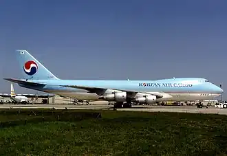 HL7451, le Boeing 747 impliquée, photographié à l'aéroport de Paris-Charles-de-Gaulle en mai 1992.