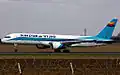 Boeing 757-200 immatriculé 4X-EBT à Poznań en Pologne en 2011.
