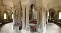 Le chœur à déambulatoire de l'église, rare dans le Brionnais.
