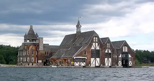 Yacht House de George C. Boldt, Heart Island, baie d'Alexandria, New York (1903).