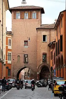 Torresotto sous la tour de la via Castiglione