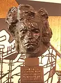 Antoine Bourdelle : Beethoven — en arrière-plan la peinture murale de Joseph Fassbender