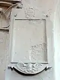 Support d'une plaque de fondation disparue.
