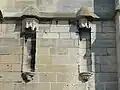 Niches au niveau du rez-de-chaussée.