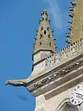 Clocheton et gargouille à l'angle sud-ouest.