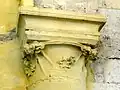 Grandes arcades du sud, chapiteau au début.