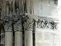 Chapiteaux à droite.