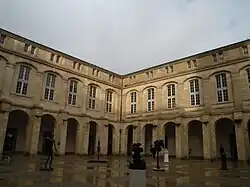 Cour Mably