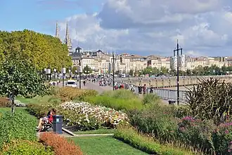 Quai Louis XVIII, quai des Chartrons et quai de Bacalan : partie nord du port de la lune.